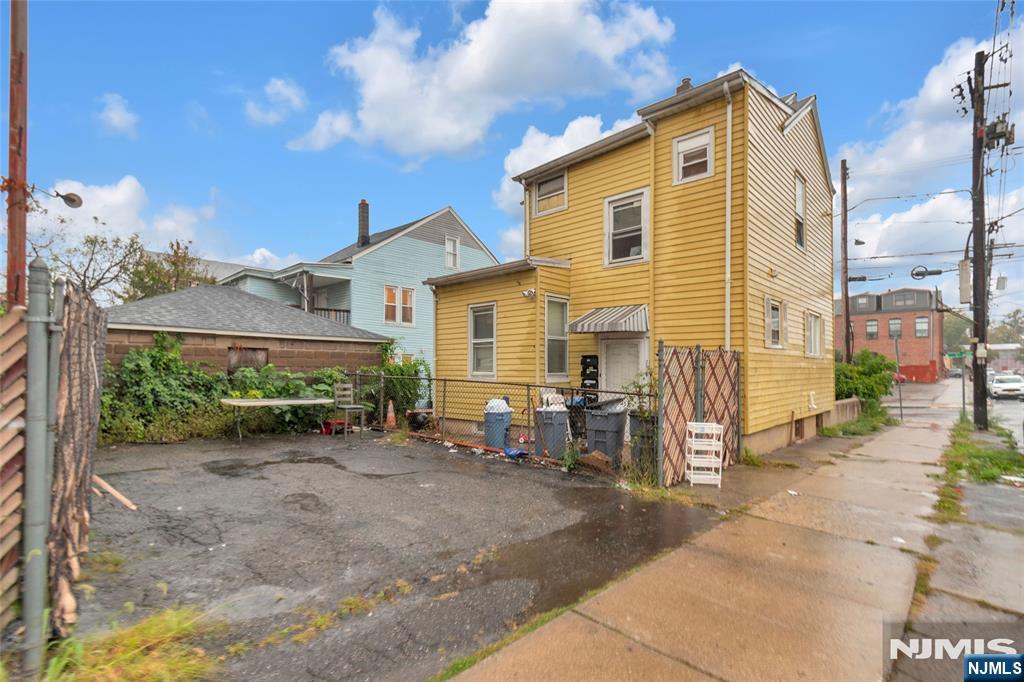 main property photo 25