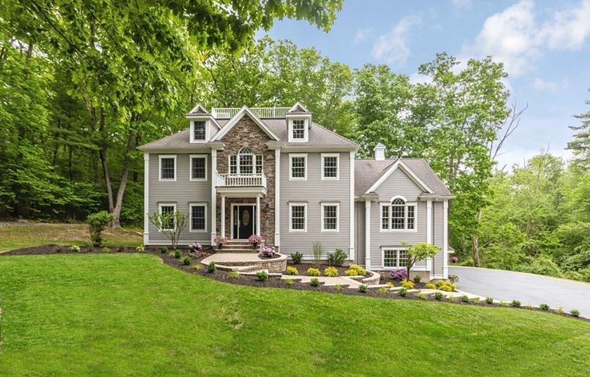 1377 Main St, Lynnfield, MA 01940