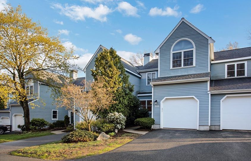 340 Forest Dr Unit 340, Waltham, MA 02452