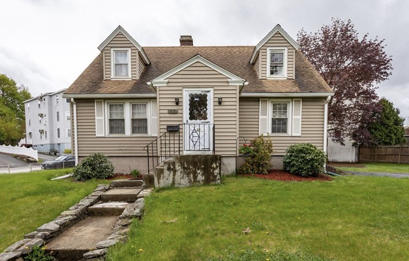 32 Heywood St, Worcester, MA 01604