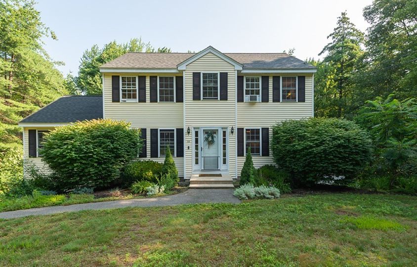 95 Bayberry Hill Rd, Townsend, MA 01474