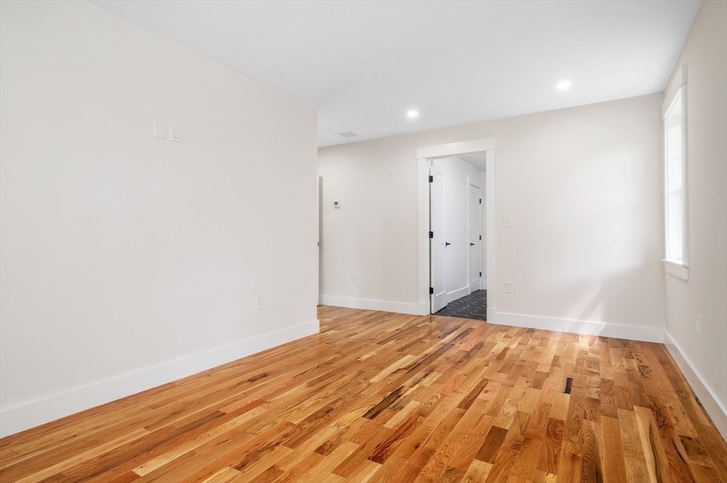 property viewer photo 36