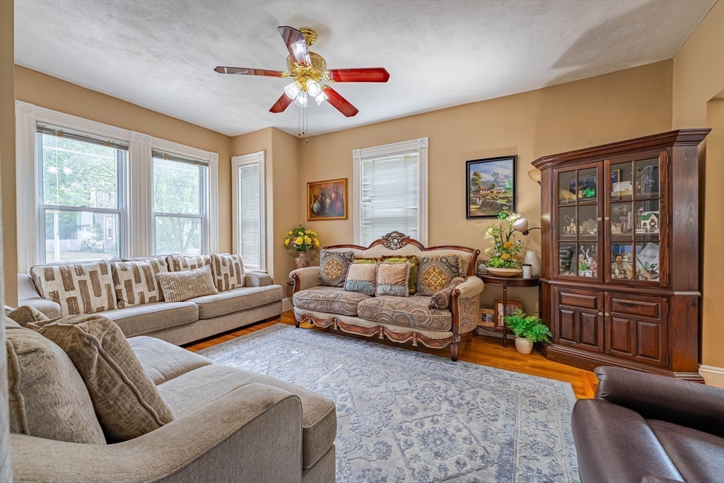 property viewer photo 4