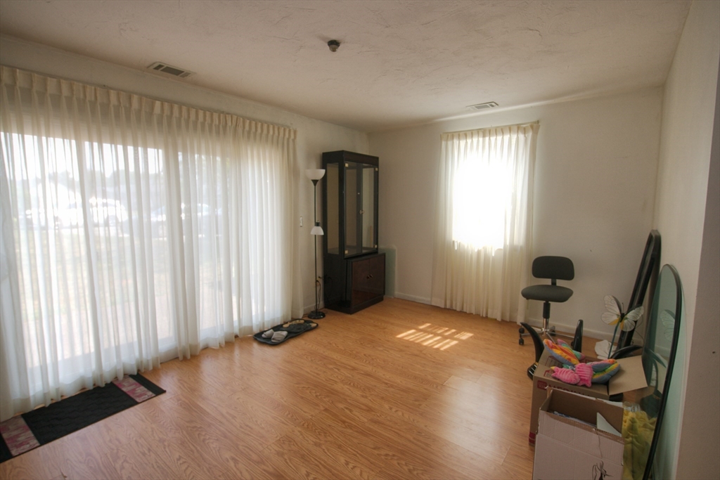 property viewer photo 3