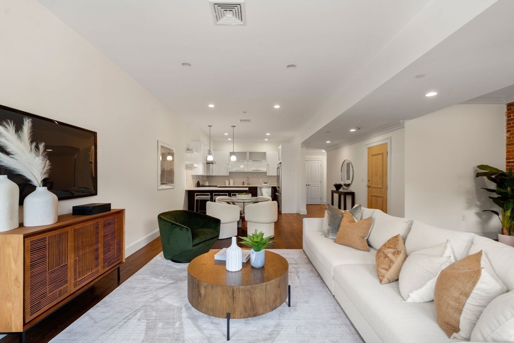 property viewer photo 3