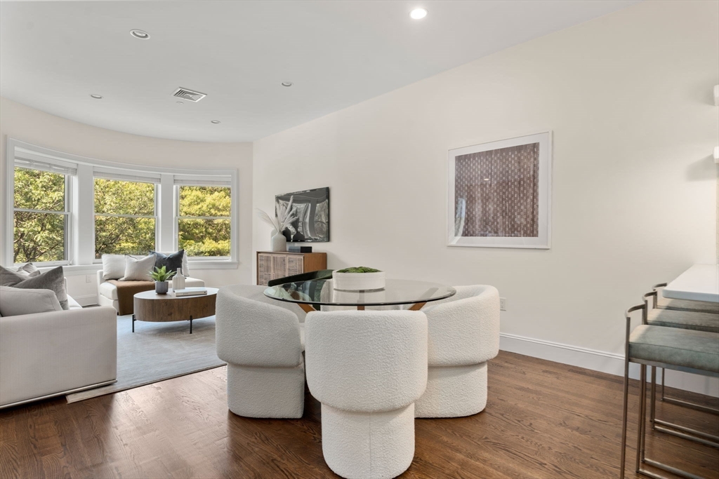 property viewer photo 7