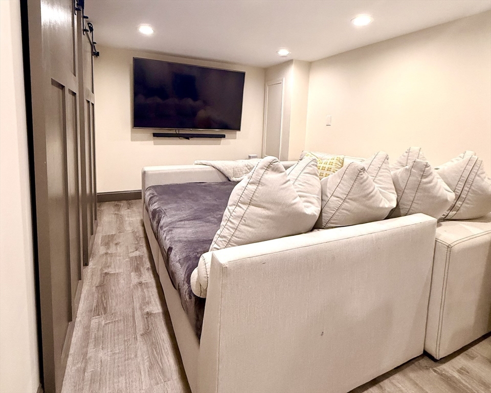 property viewer photo 30
