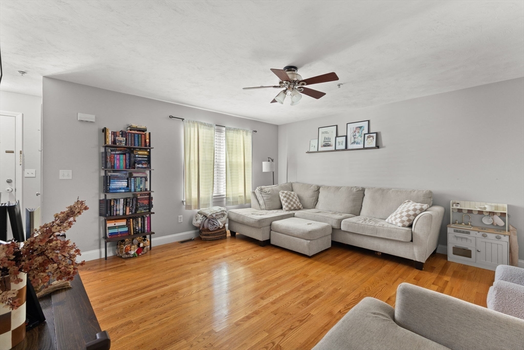property viewer photo 3
