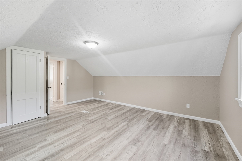 property viewer photo 25