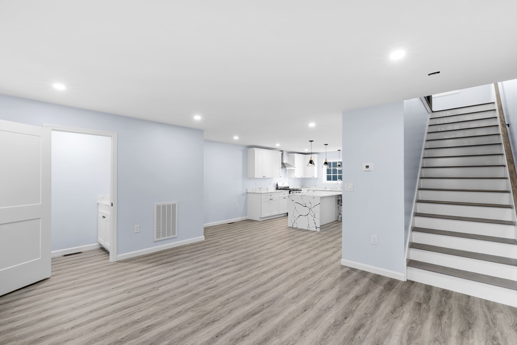 property viewer photo 4