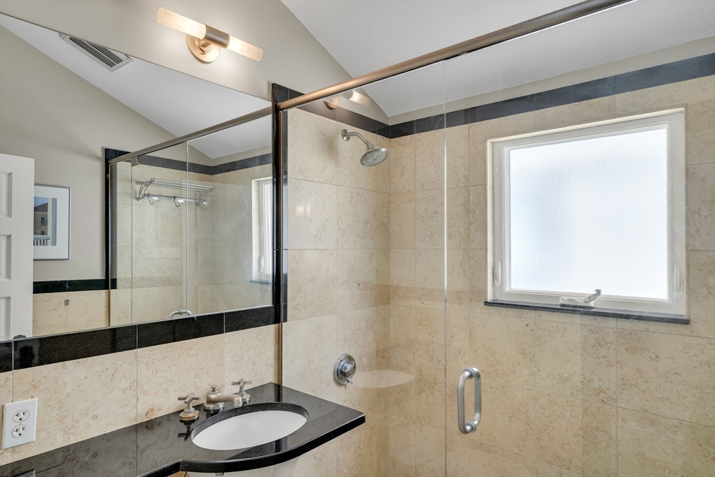property viewer photo 25