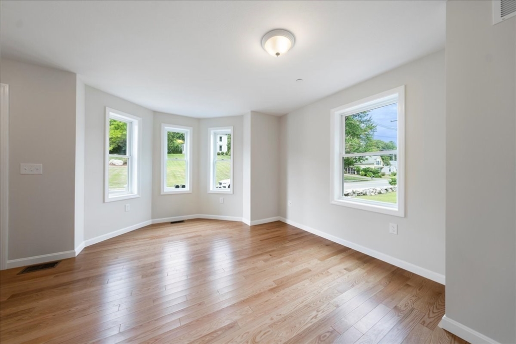 property viewer photo 7