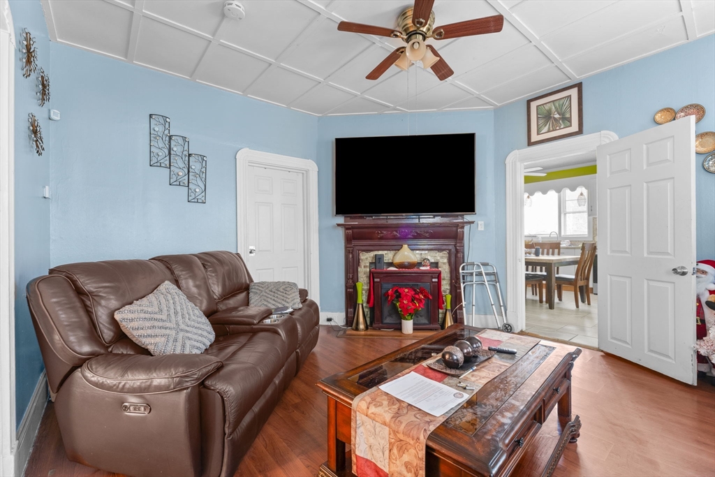 property viewer photo 7