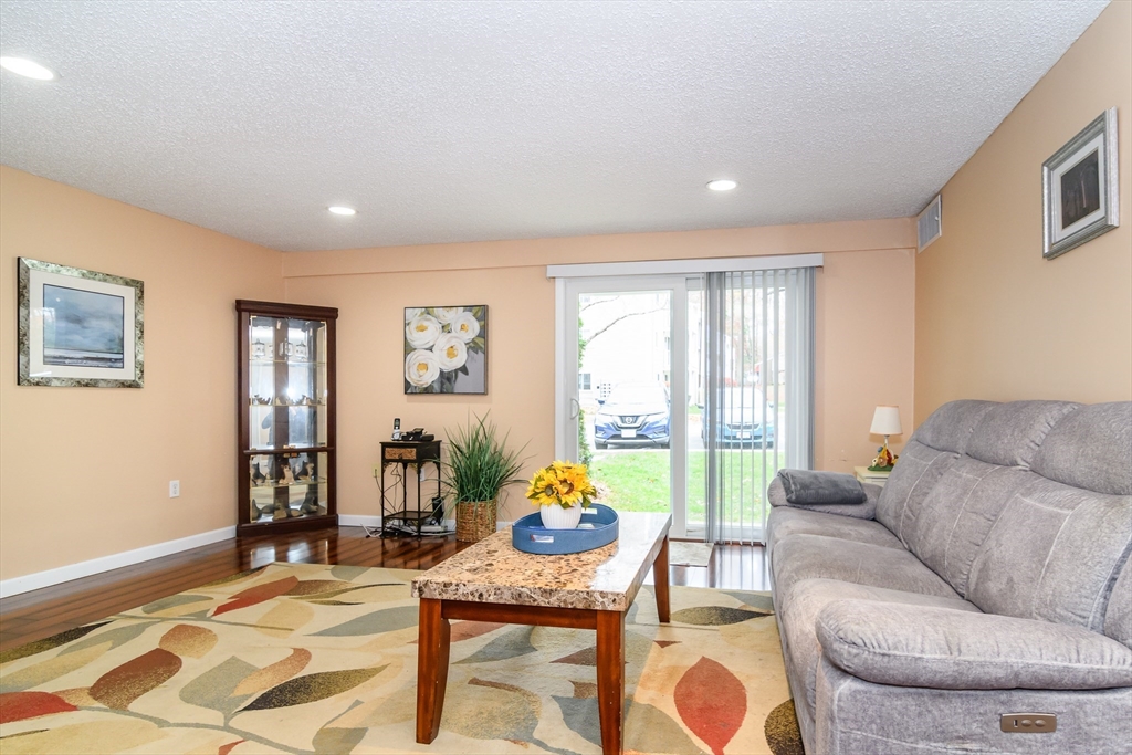 property viewer photo 1