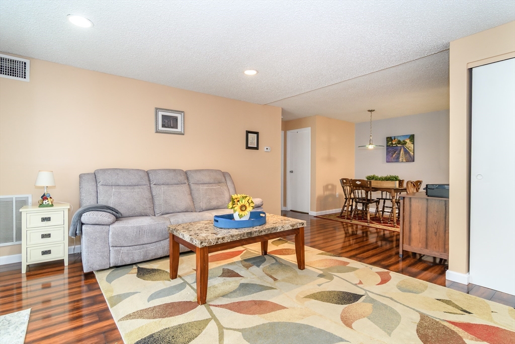 property viewer photo 3