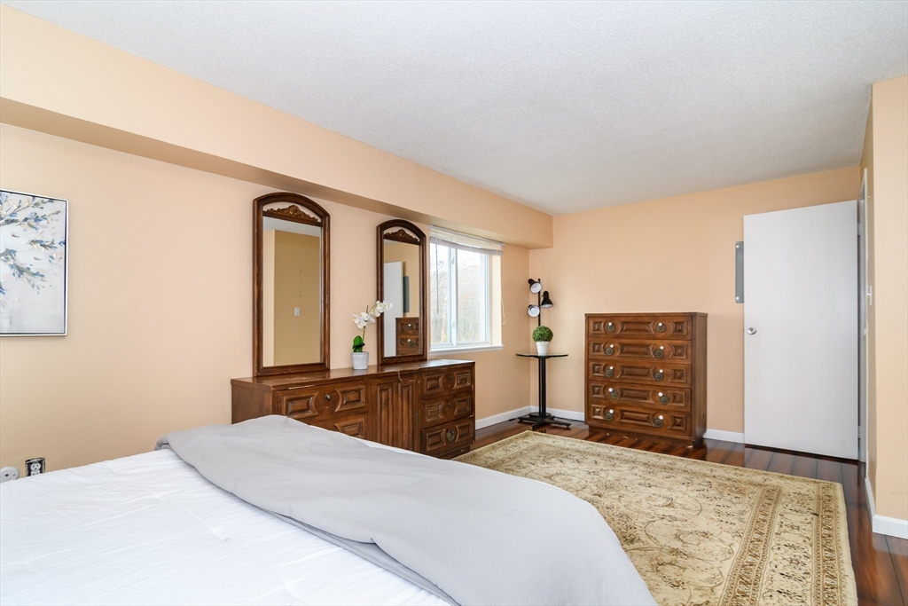 property viewer photo 9