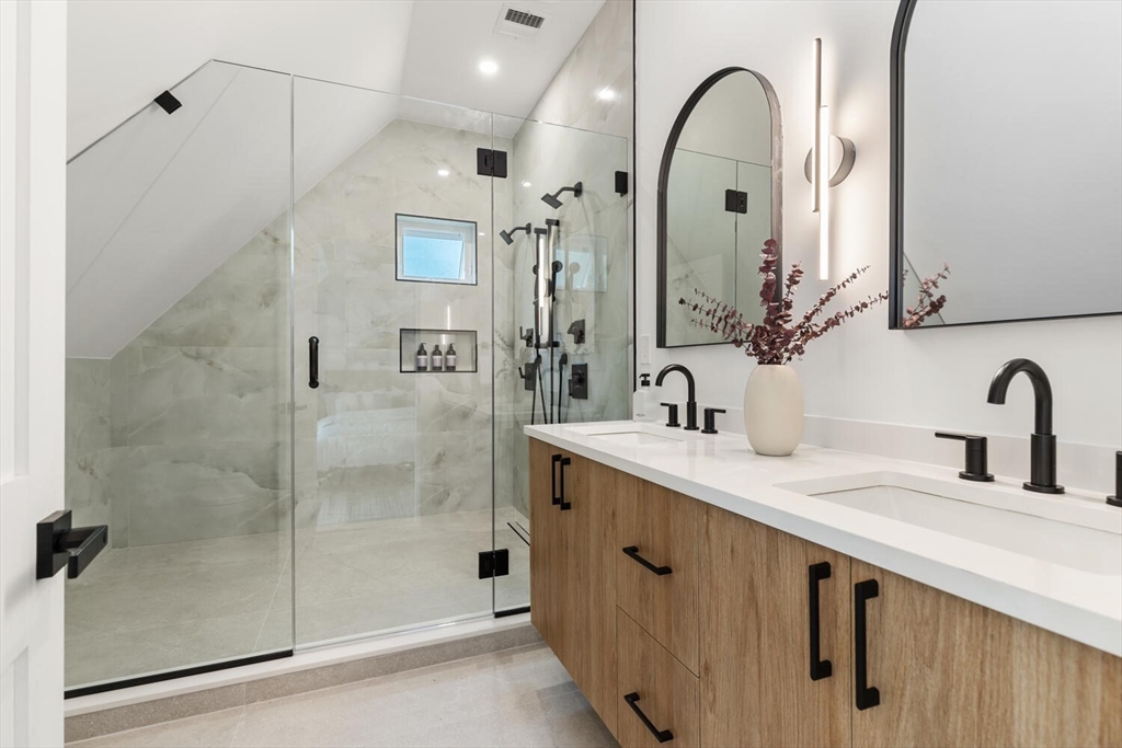 property viewer photo 17
