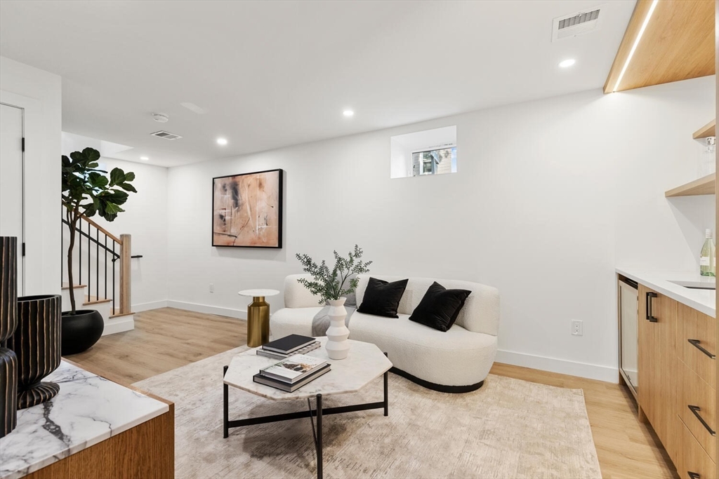 property viewer photo 20
