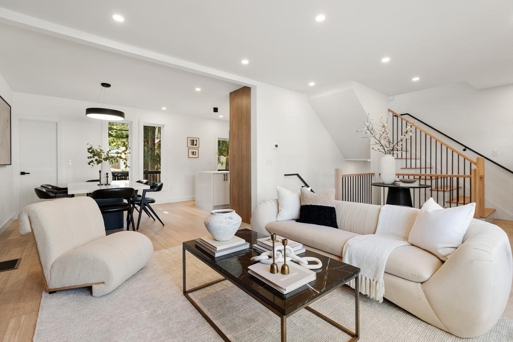 property viewer photo 7
