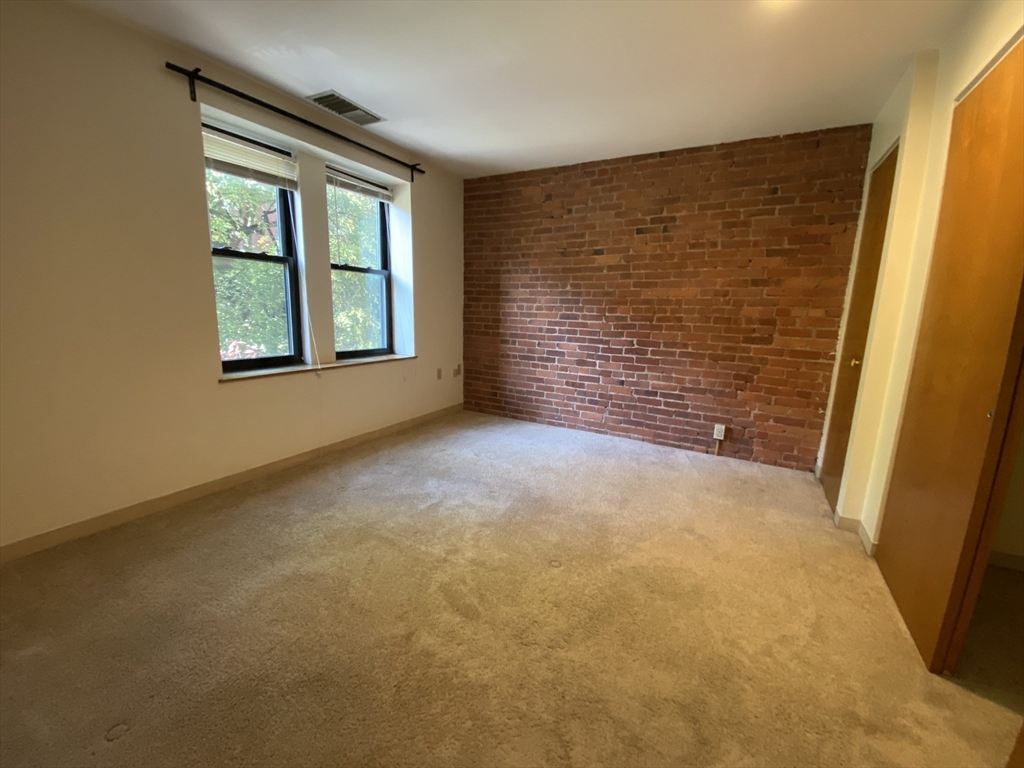 property viewer photo 3