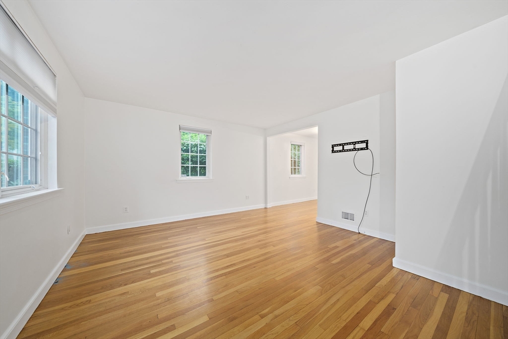 property viewer photo 4