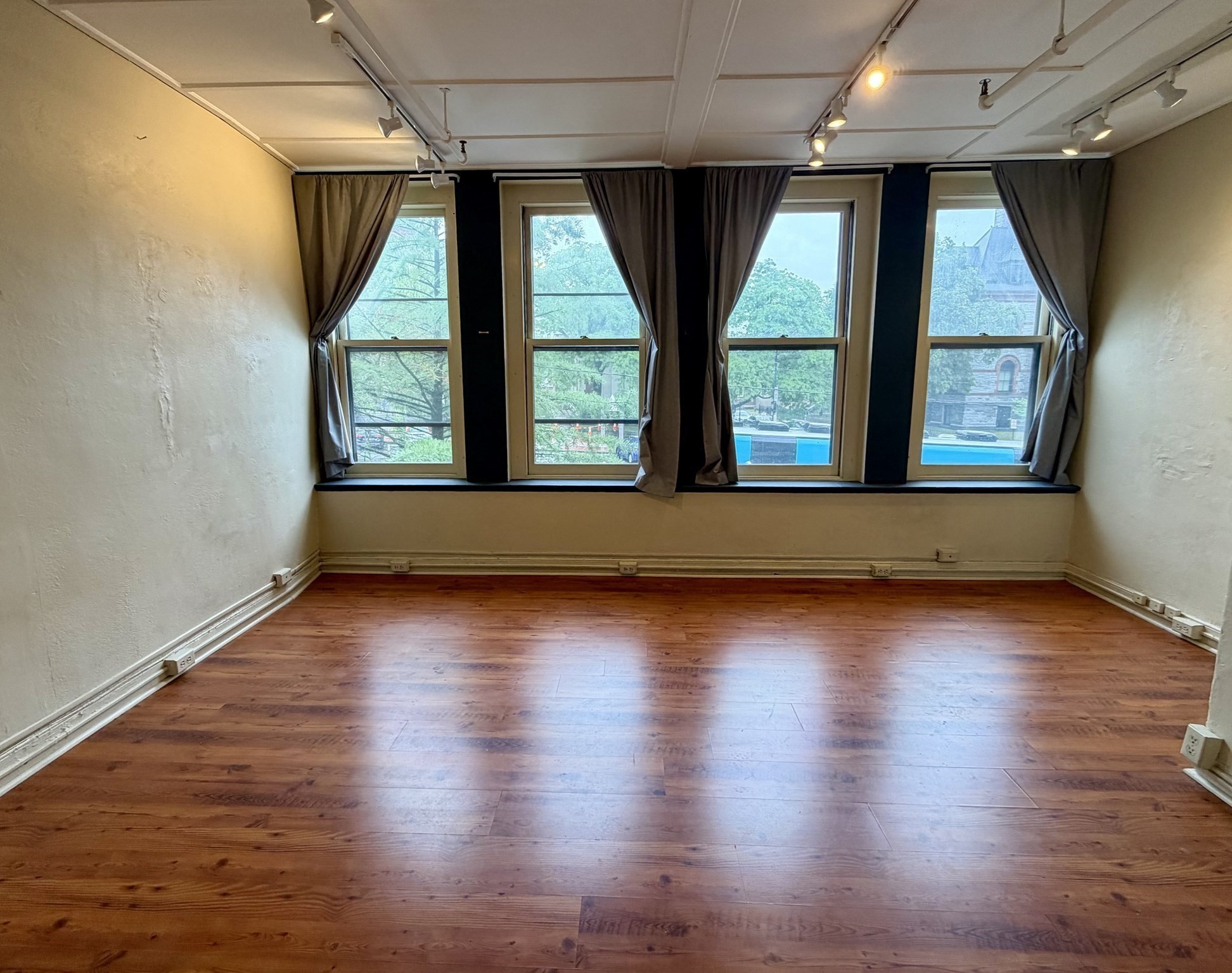 property viewer photo 2