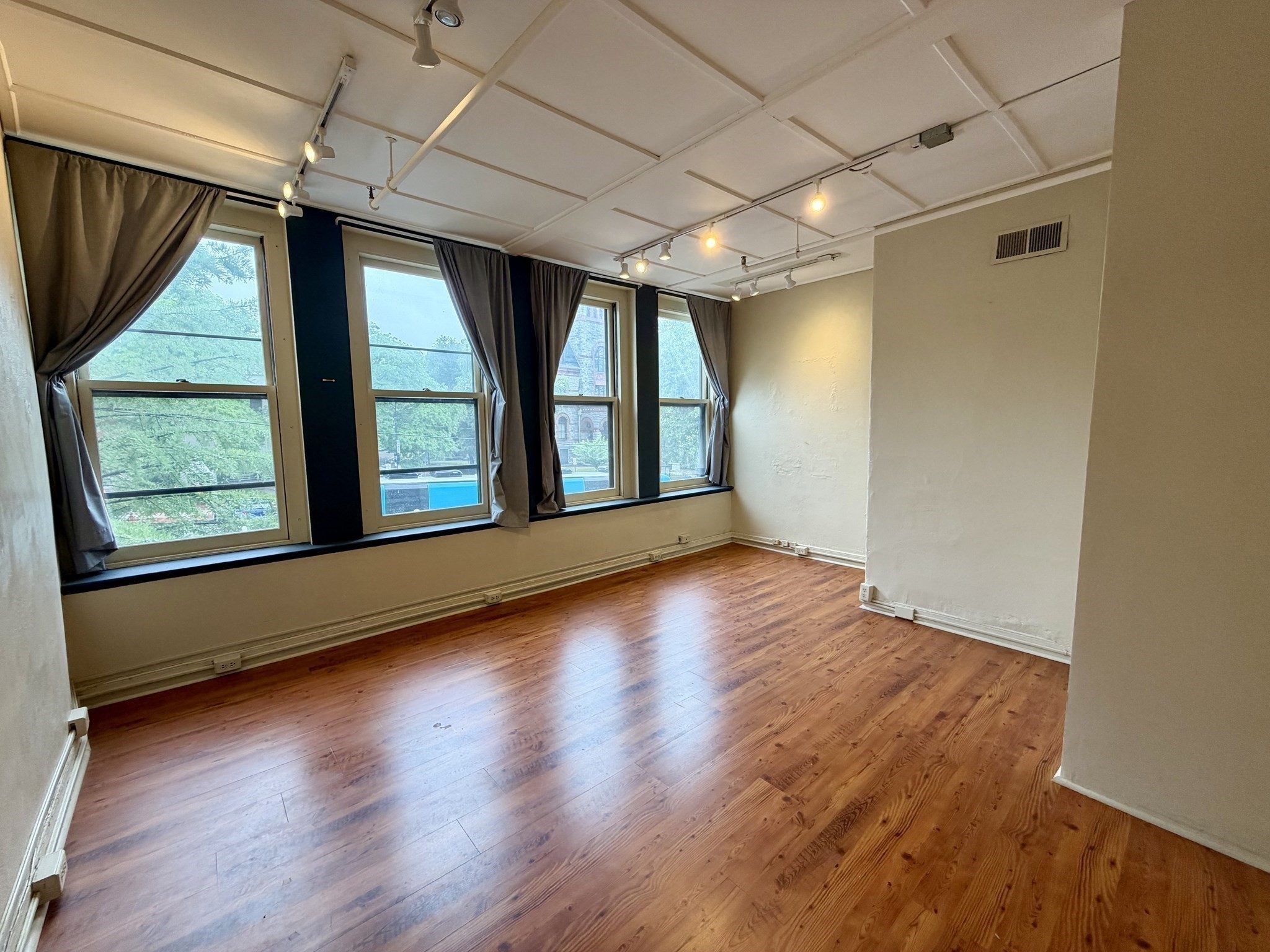 property viewer photo 3