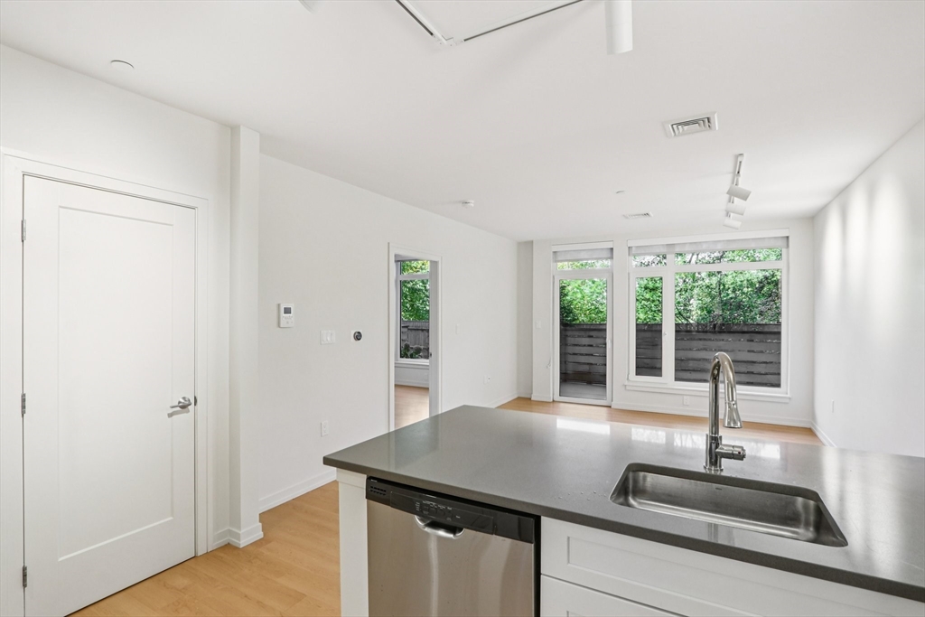 property viewer photo 2