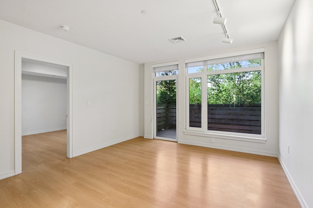 property viewer photo 3