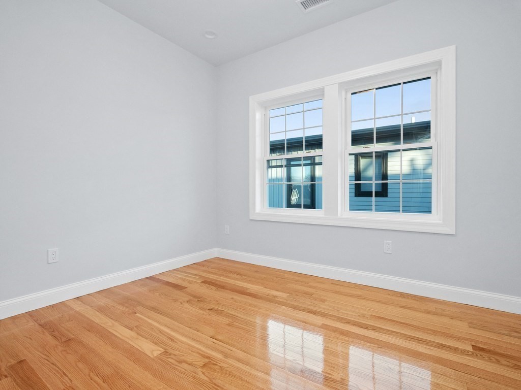 property viewer photo 16