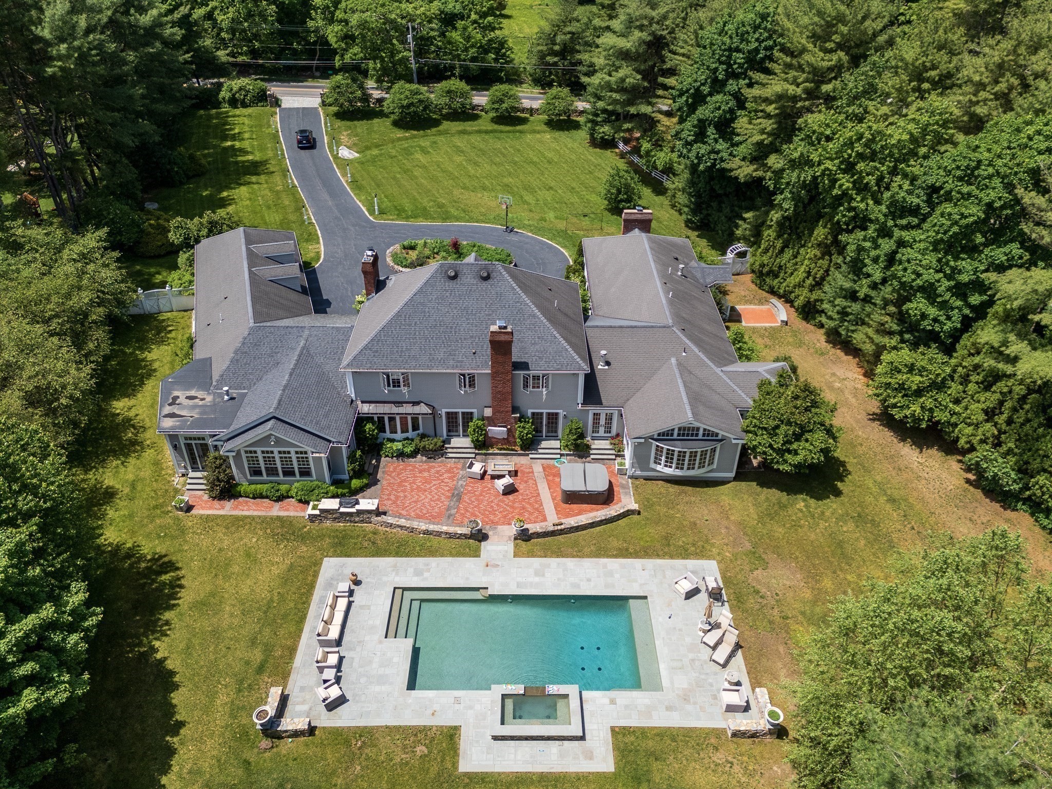 main property photo 3