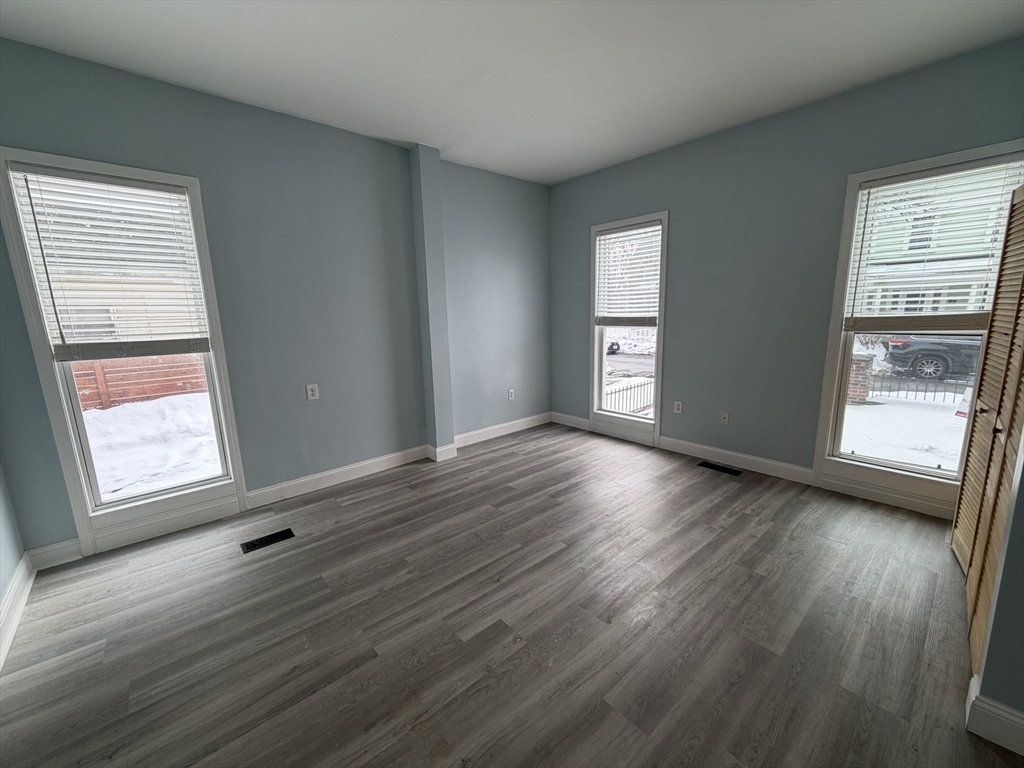 property viewer photo 3