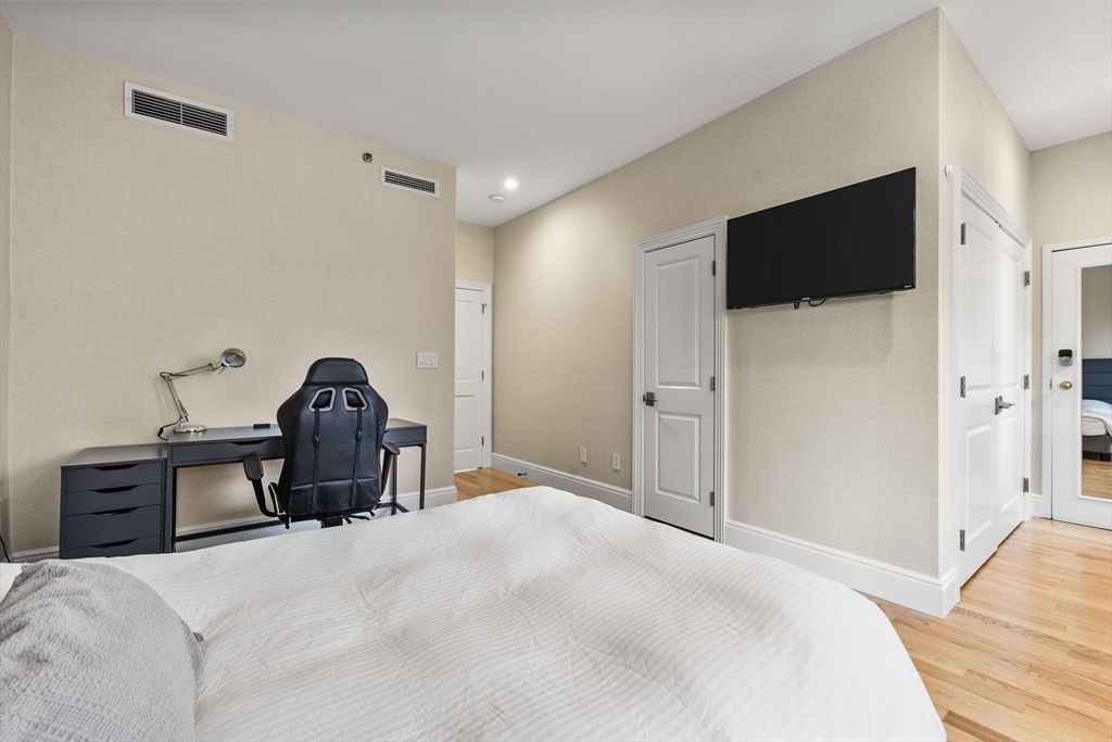 property viewer photo 16