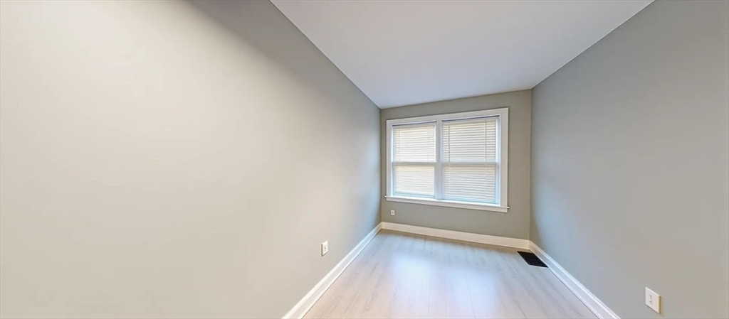 property viewer photo 7