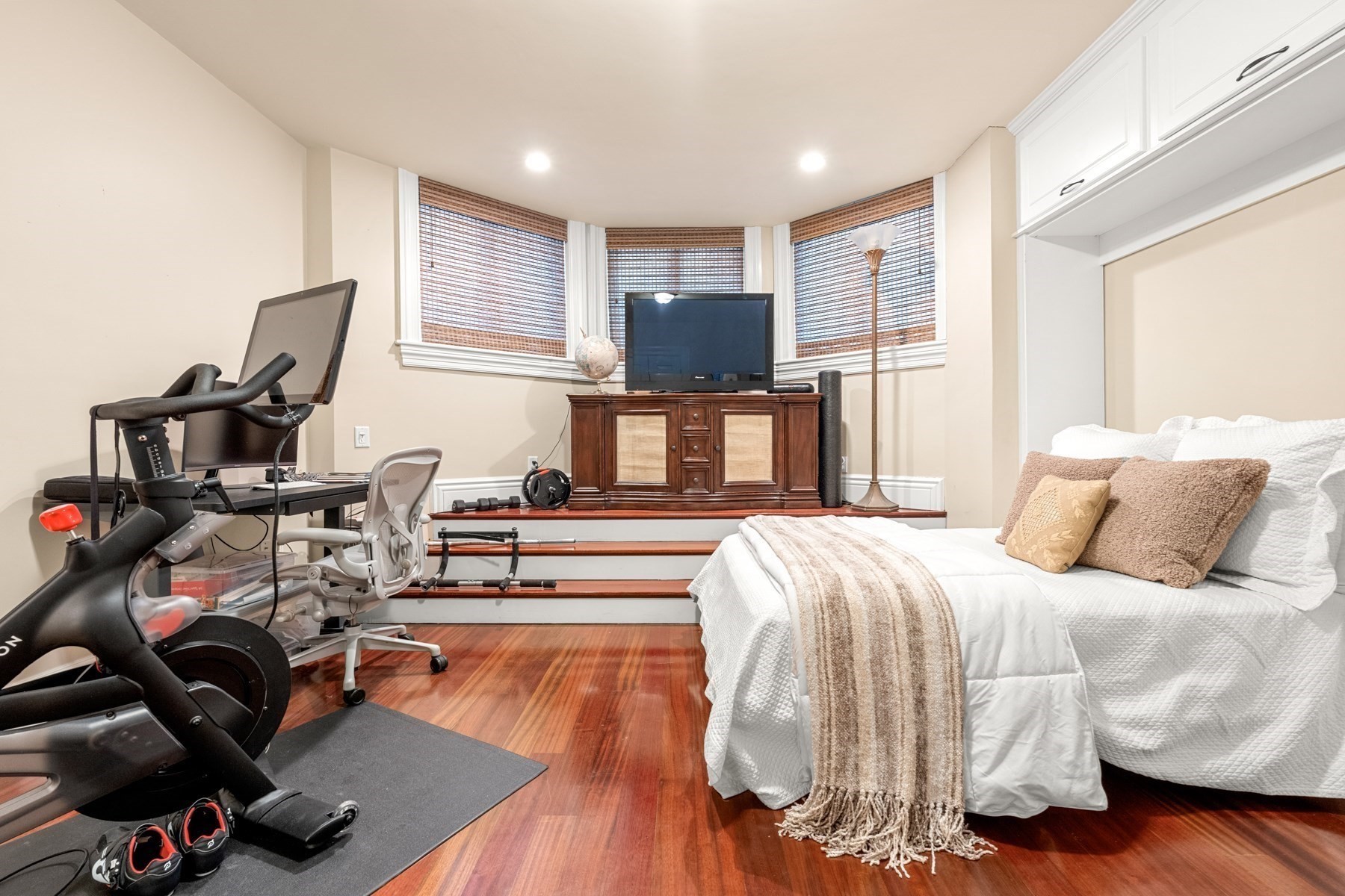 main property photo 25