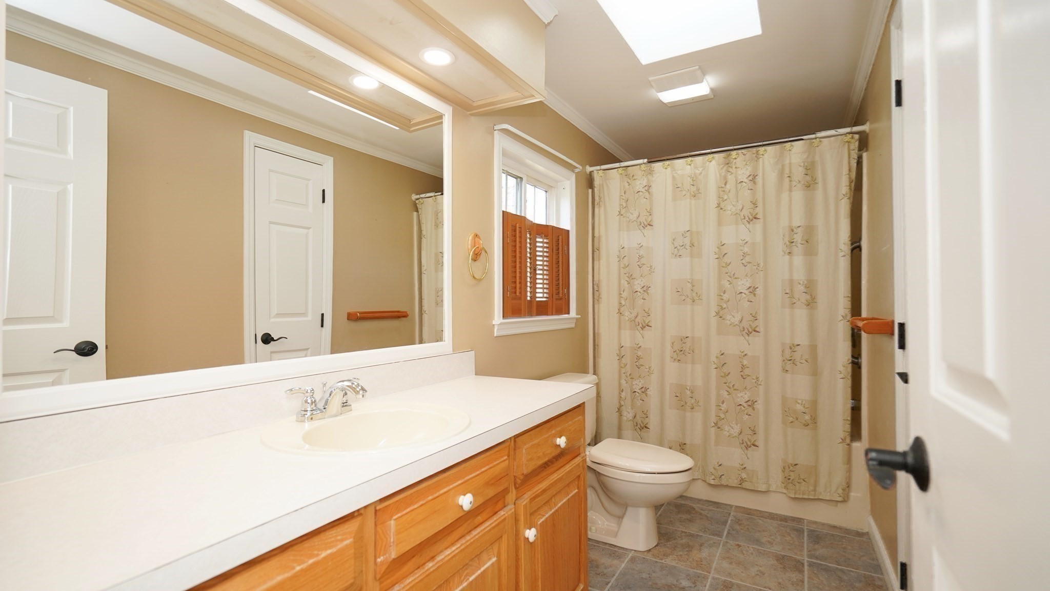 main property photo 23