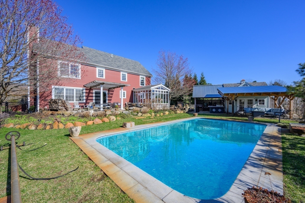 main property photo 6
