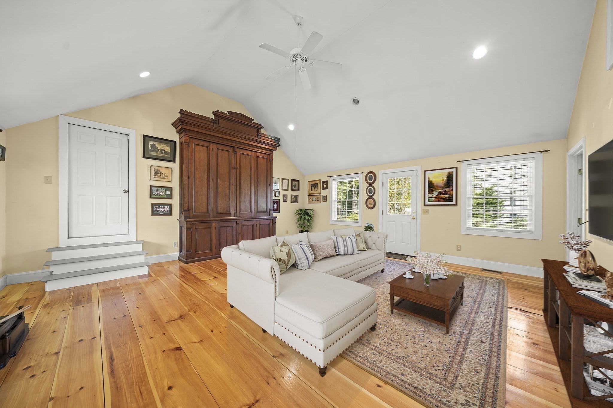 main property photo 9