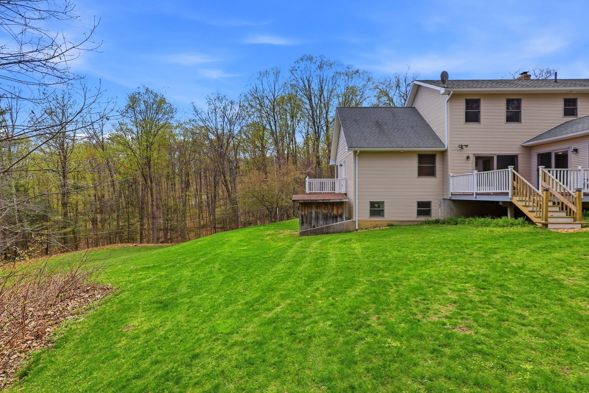 main property photo 28
