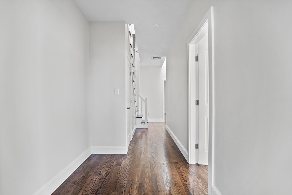 property viewer photo 37