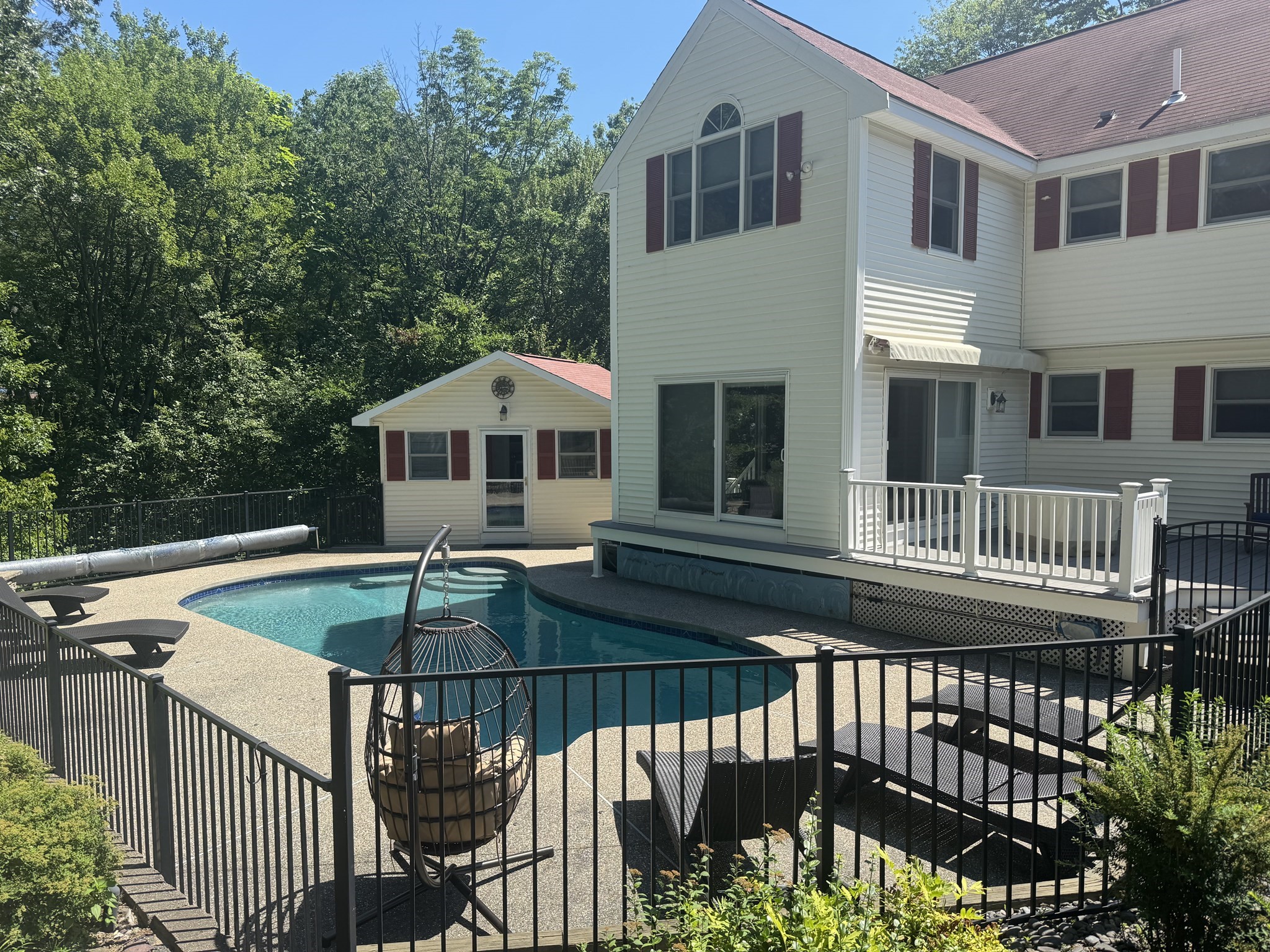 main property photo 40
