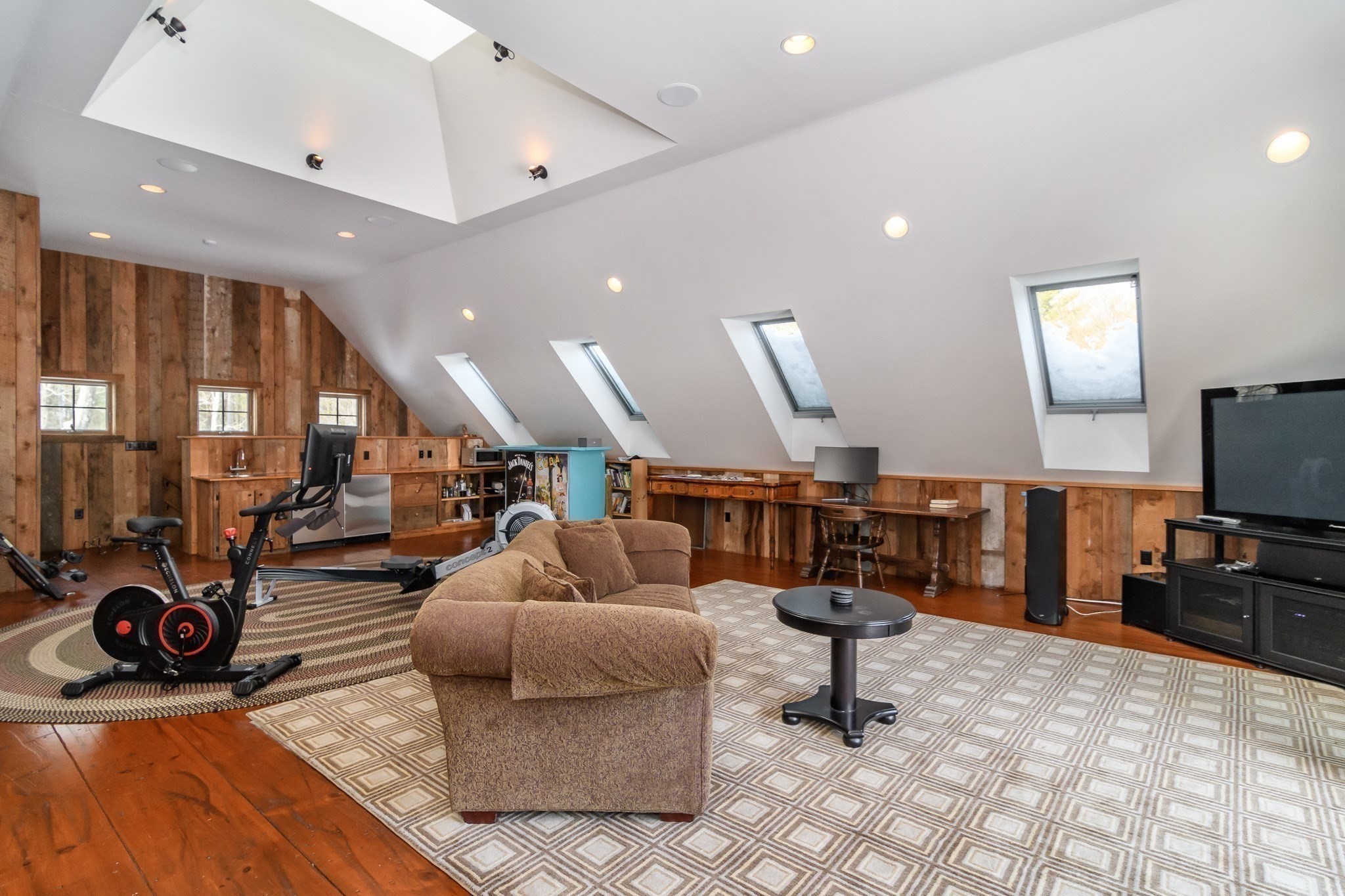 main property photo 25