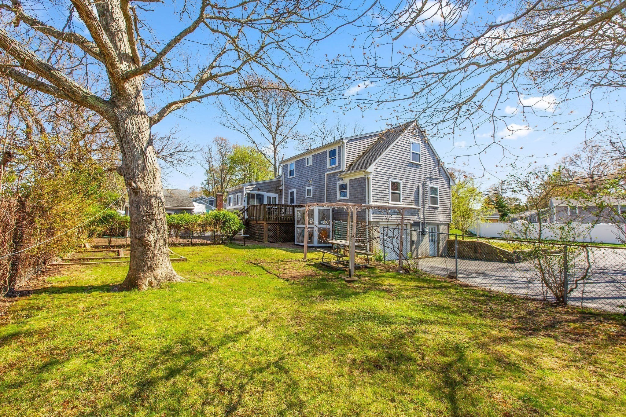 main property photo 32