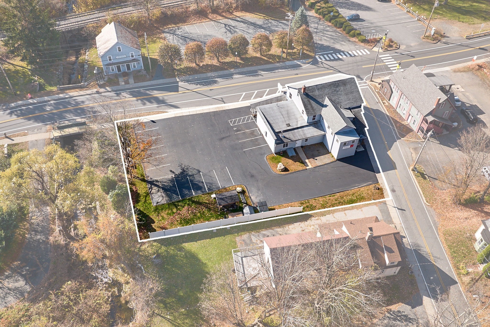 main property photo 28