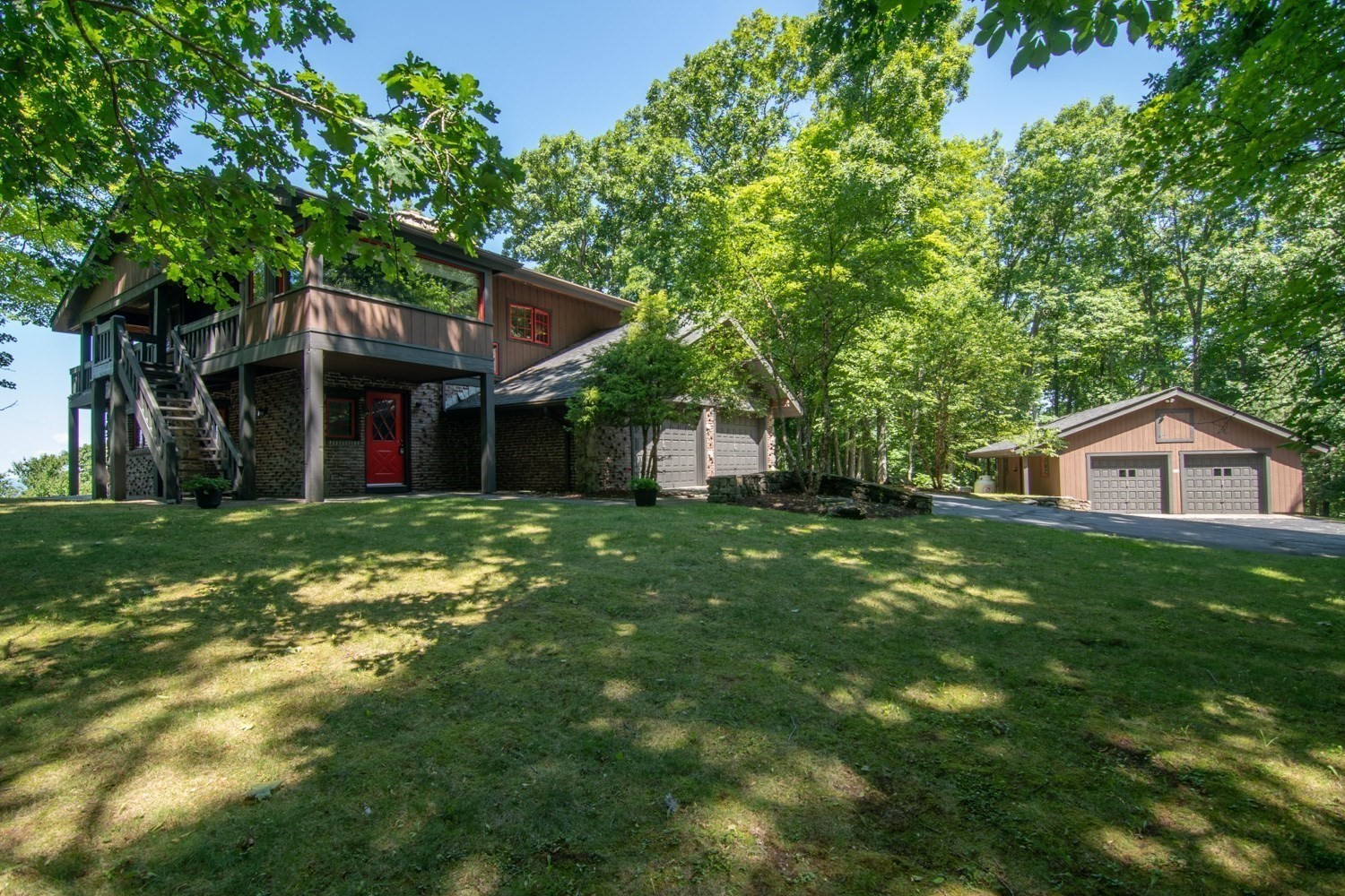 main property photo 32