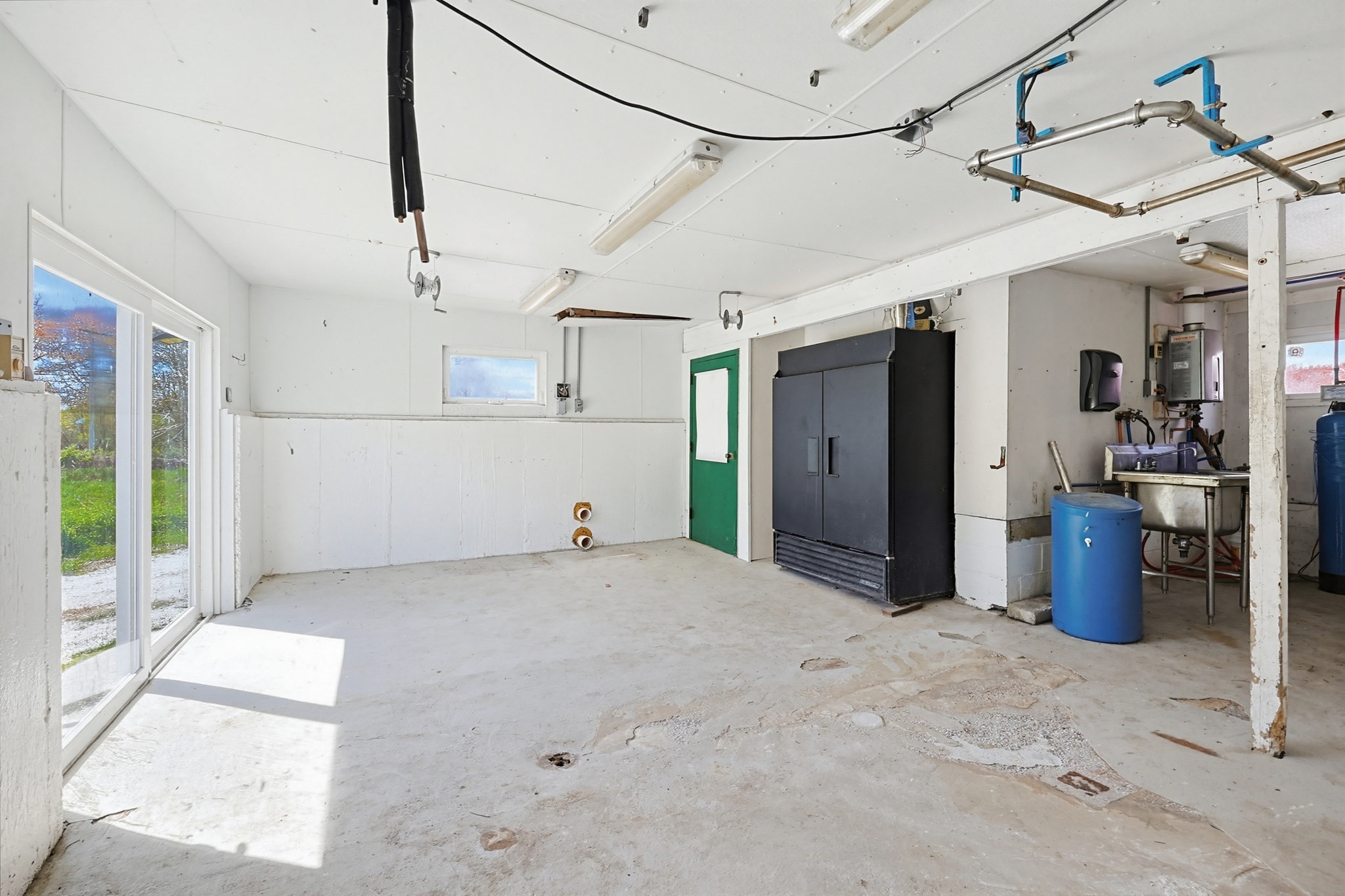 main property photo 37