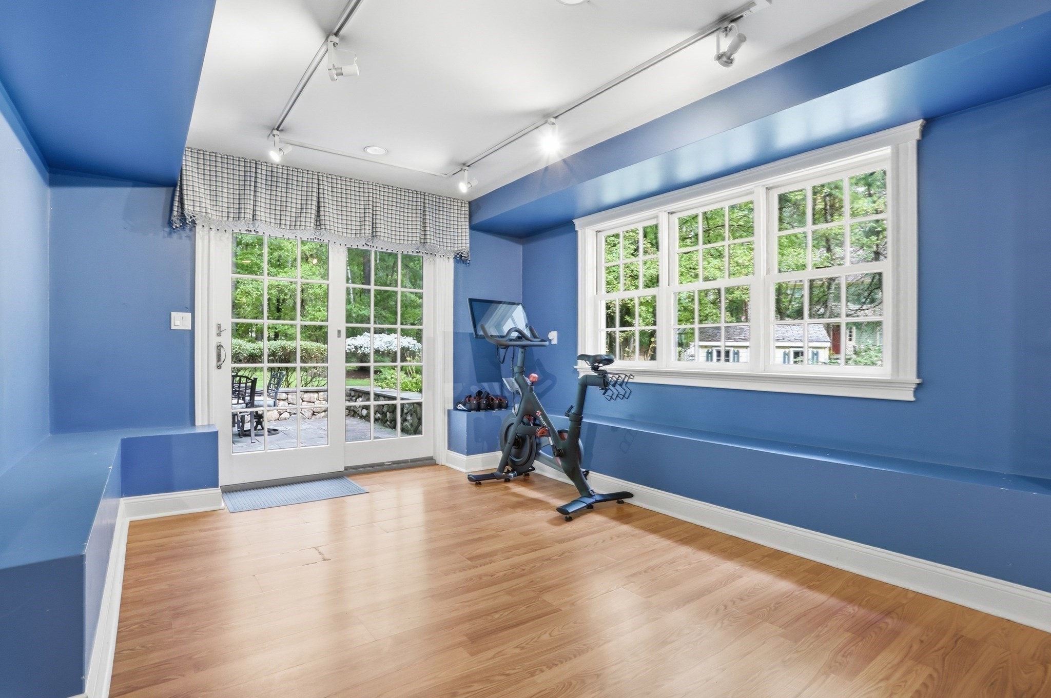 main property photo 30