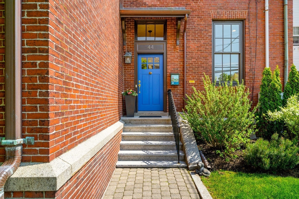 main property photo 28