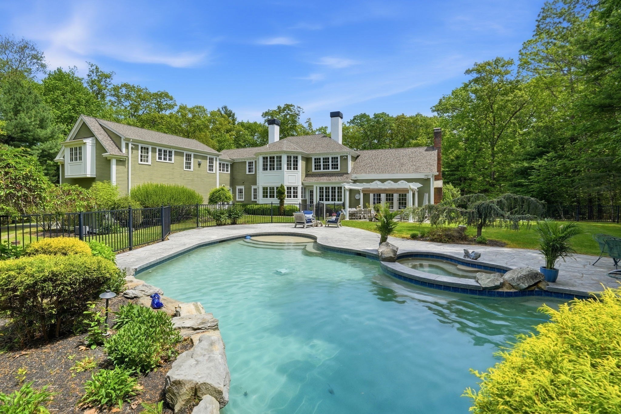 main property photo 37