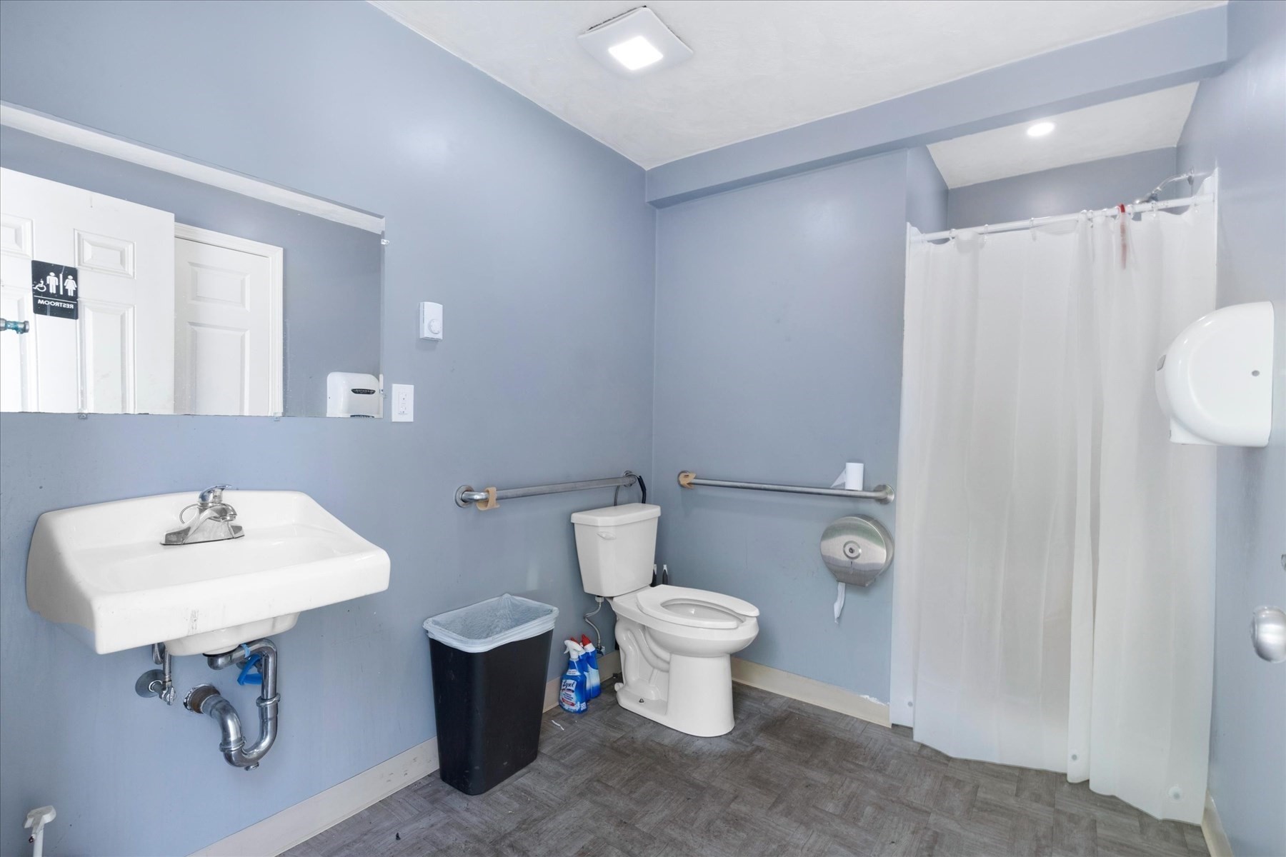 main property photo 28